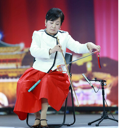 “一彎鋸片、一把拉弓”化身為不可思議的神奇樂(lè)器“鋸琴”