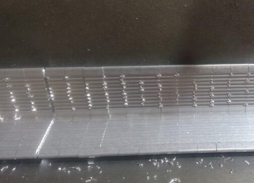 鋸切毛刺